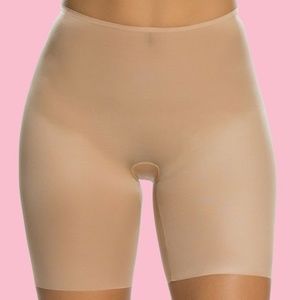 Spanx Skinny Britches Mid-Thigh Short 10008R